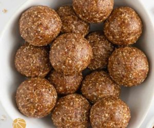Date and cashew nut energy bites