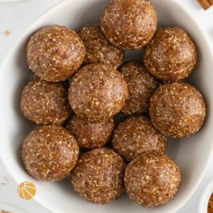 Date and cashew nut energy bites